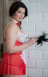 Plus_Size_red_1730_pokojowka_m0cId_2